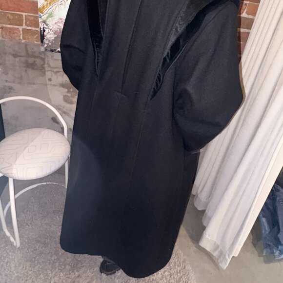 Vintage 'V.I.Petites' Wool Coat - Picture 4 of 9